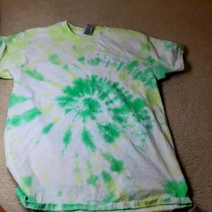 A tie dye green and light green is green T-shirt
